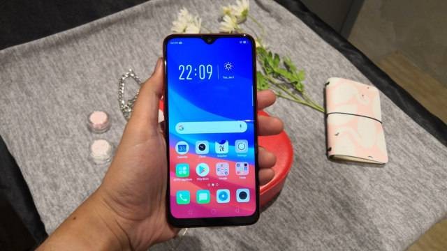 Layar Oppo A5s berapa inci. Foto: Kumparan.com/Bianda Ludwianto