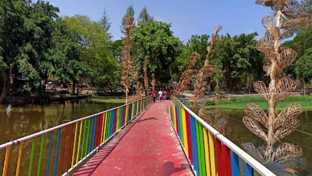 Taman Satwa Taru Jurug Tempat wisata di Solo yang terkenal. Foto: Google street view.