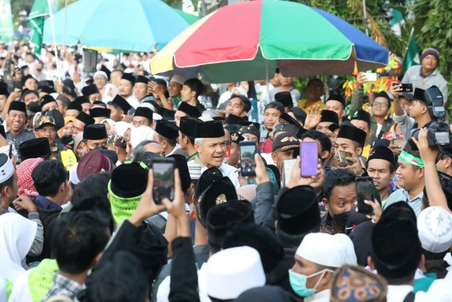 Gubernur Jateng Ganjar Pranowo menghadiri acara puncak Resepsi Satu Abad Nahdlatul Ulama (NU) di Stadion Gelora Delta Sidoarjo, Jatim. Foto: Dok. Istimewa