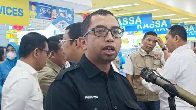Dirut ID FOOD Frans Marganda Tambunan di Hypermart Puri Indah, Rabu (8/2/2023). Foto: Narda Margaretha Sinambela/kumparan