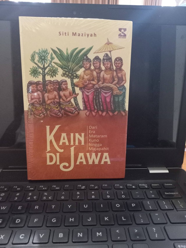 Buku Kain di Jawa (Sumber : Dokumentasi Pribadi)