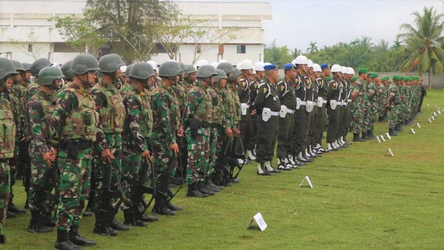 Apel pasukan dalam rangka pengamanan kunjungan Presiden Jokowi ke Lhokseumawe dan Aceh Utara. Foto: Korem 011 Lilawangsa  