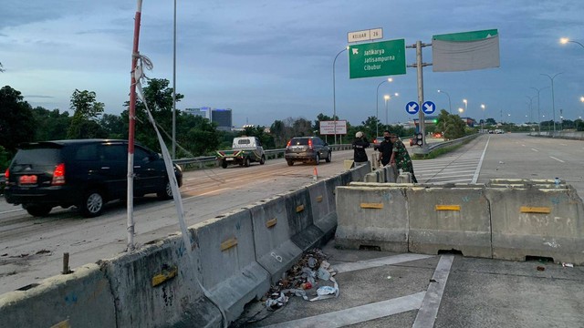 Tol Jatikarya mulai dibuka. Foto: Rinjani/kumparan