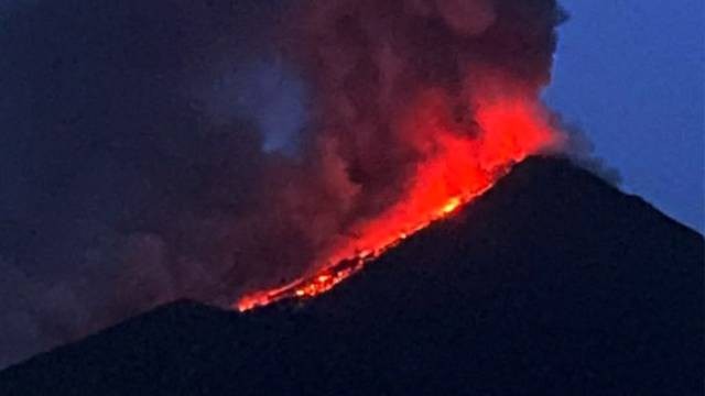 Gunung Karangetang mengalami peningkatan aktivitas sejak awal tahun 2023, sehingga per Rabu (8/2) status dinaikkan menjadi Level III Siaga