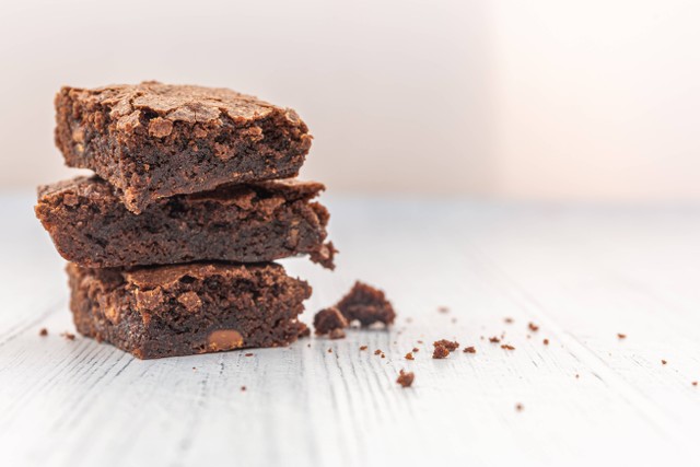 Iustrasi Caption untuk Jualan Brownies yang Menarik. Foto: Unsplash/iMattSmart.