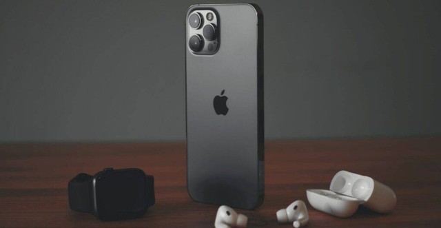  iPhone 12 Pro Max Berapa Inci. Foto: Dokumentasi Apple.