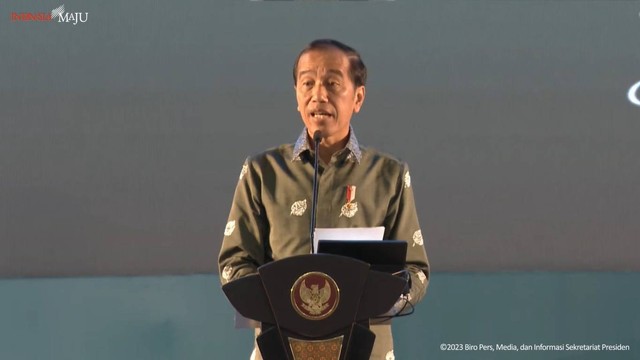Presiden Jokowi memberikan sambutan pada Puncak Peringatan Hari Pers Nasional Tahun 2023, di Gedung Serbaguna Pemerintah Provinsi Sumatra Utara, Kamis (9/2/2023).
 Foto: Youtube/Sekretariat Presiden