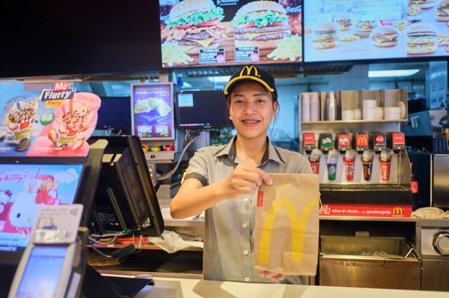 Ilustrasi karyawan McDonald's. Foto: Shutterstock