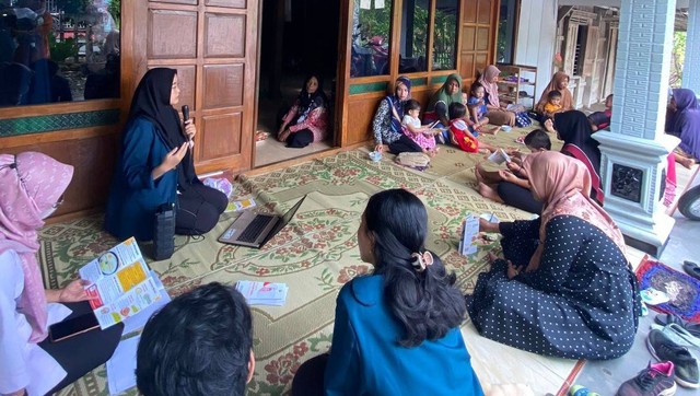 Program Edukasi Pencegahan Stunting Posyandu Mawar II Desa Tanggan