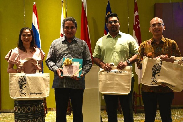 Lima negara ASEAN usulkan kebaya ke ICH UNESCO sebagai nominasi bersama tahun 2023. Foto: Kemendikbudristek