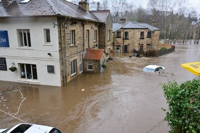 Konsep geografi yang akan muncul dalam mengkaji fenomena banjir. Sumber: unsplash.com