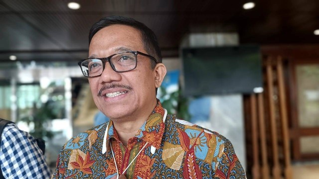 Direktur Layanan dan Niaga Garuda Indonesia Ade Susardi saat ditemui di Gedung DPR, Kamis (9/2/2023). Foto: Ghinaa Rahmatika/kumparan
