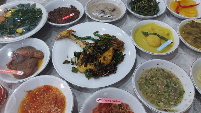 Menu makanan di Kanabu, restoran masakan Aceh di Bendungan Hilir, Jakarta (9/2/23). Foto: Azalia Amadea/kumparan