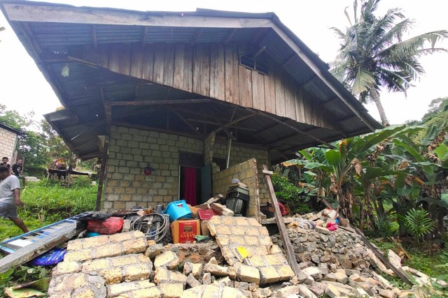 Melihat Parahnya Kerusakan Gempa 5,2 M Di Jayapura | Kumparan.com