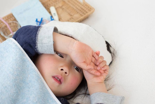 Ilustrasi anak demam. Foto: Shutterstock