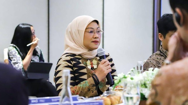 Menaker Ida Fauziyah menghadiri acara Foreign Policy Community of Indonesia CEO Forum bertema Big Plans For Indonesia's Manpower di Jakarta, Kamis (9/2/2023). Foto: Kemnaker