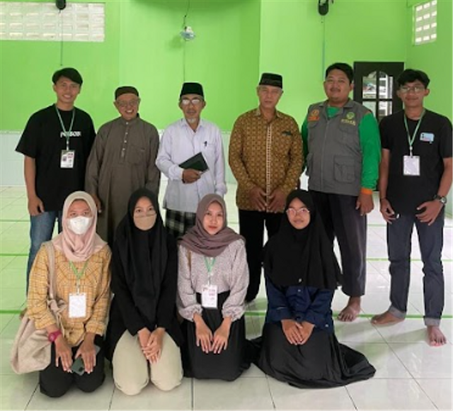 Foto bersama pengurus Ranting Muhammadiyah Trihanggo