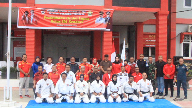 Foto bersama usai pembukaan Graha Lapas Kelas IIA Kendari. Foto: Humas Lapas Kendari.