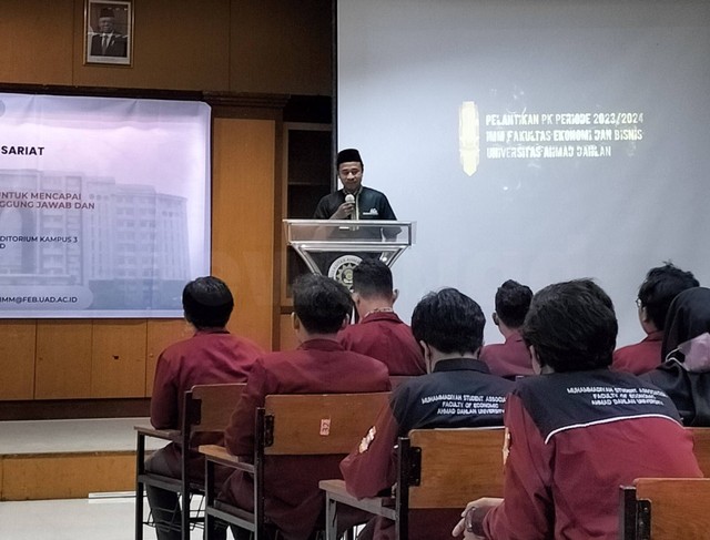 Kuliah Umum dalam rangka Pelantikan Pimpinan Komisariat IMM FEB Universitas Ahmad Dahlan (UAD) Periode 2023‒2024 (Foto: Ema)