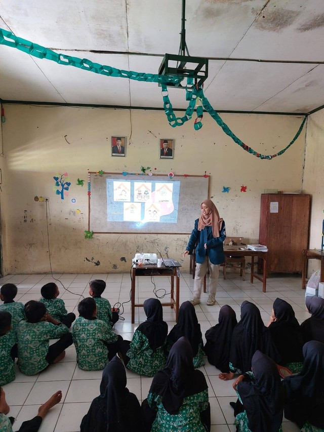 Edukasi Perilaku Hidup Bersih dan Sehat pada Siswa/i MI Mojosari