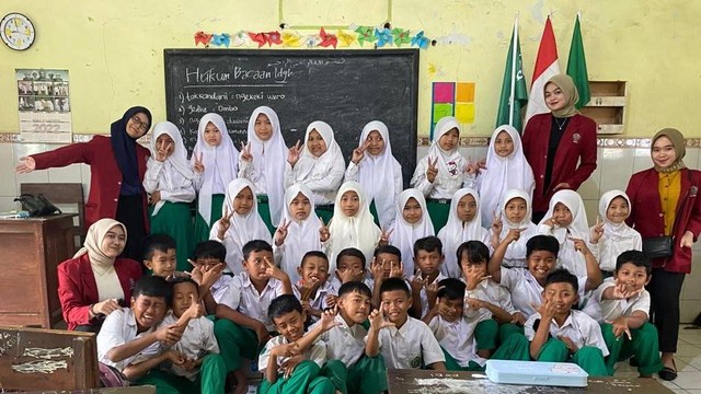 Pendampingan belajar oleh mahasiswa KKN-P 10 Umsida di MINU Miftahul Ulum