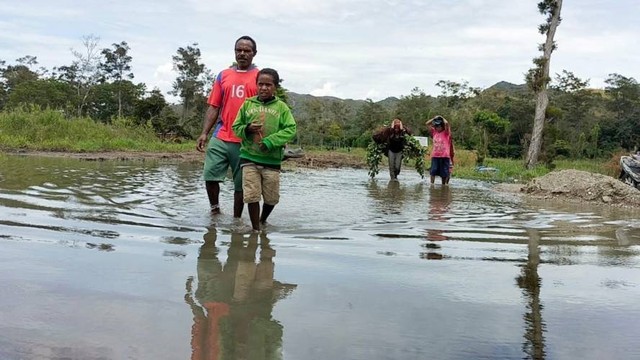 Banjir di Maima Jayawijaya, Papua Pegunungan. Foto: Stefanus Tarsi/BumiPapua 