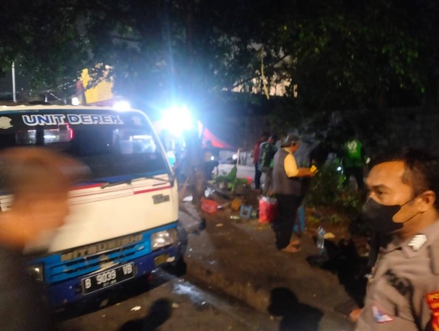 Mobil Daihatsu Xenia tabrak gerobak taichan hingga motor parkir di Jalan Hang Lekir, Jakarta Pusat, Sabtu (11/2).  Foto: Dok. Istimewa