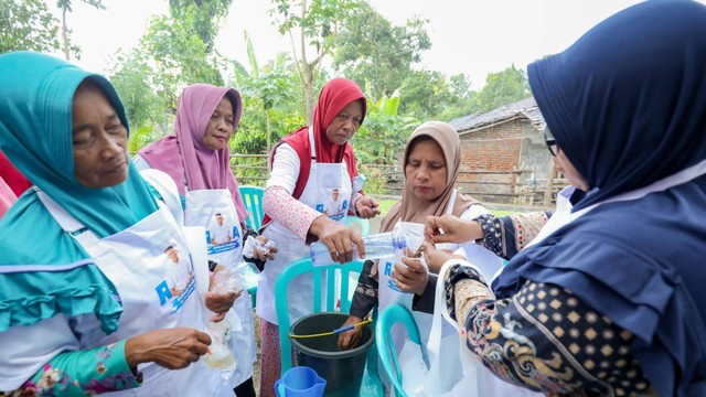 Ratusan ibu-ibu mengikuti workshop kewirausahaan yang diadakan Relawan Sandiaga (Rasa) Kabupaten Tuban, Jawa Timur. Foto: Dok. Istimewa