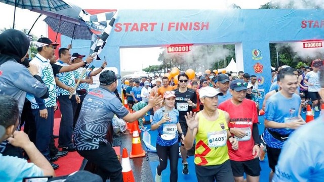 Ketua MPR RI Bambang Soesatyo membuka event lari marathon Setia Waspada Run 2023 di Jakarta. Foto: MPR RI