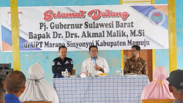 Penjabat Gubernur Sulawesi Barat Akmal Malik saat berkunjung ke Unit Permukiman Transmigrasi (UPT) Marano. Foto: Humas Pemprov Sulbar