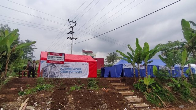 Sekolah di Cianjur masih gelar KBM di tenda darurat. Foto: Dok. Istimewa