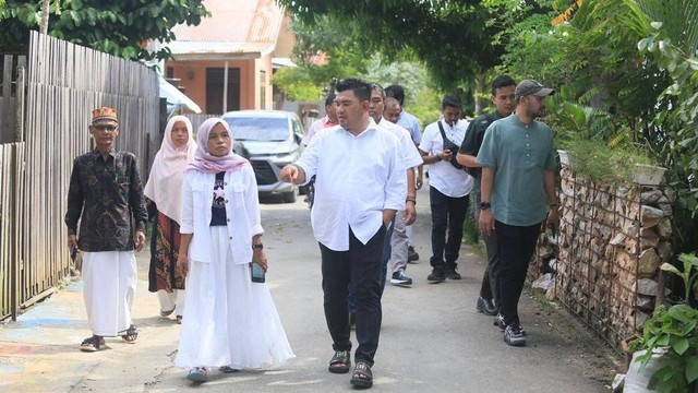 Almuniza Kamal saat berkunjung ke Desa Wisata Nusa, Aceh Besar. Foto: Disbudpar