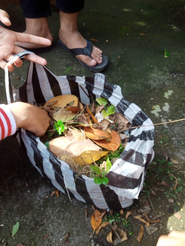 sampah yang telah dikumpulkan/dokumentasi tim KKN-P Umsida kelompok 21
