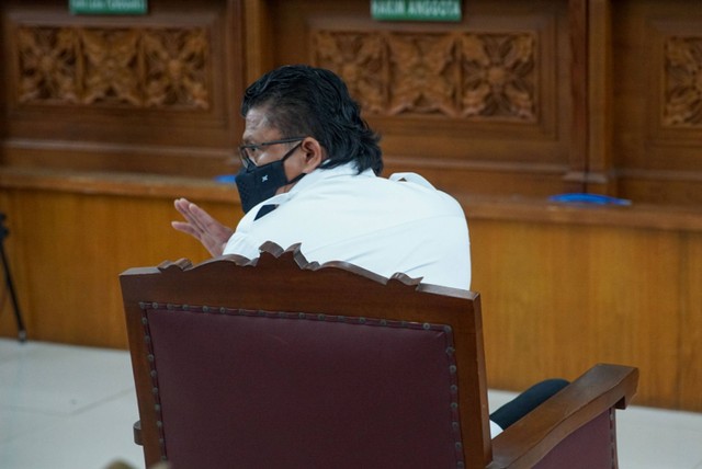 Terdakwa Ferdy Sambo tiba di ruang sidang dalam agenda sidang vonis kasus pembunuhan Brigadir Yosua di Pengadilan Negeri Jakarta Selatan, Senin (13/2). Foto: Iqbal Firdaus/kumparan