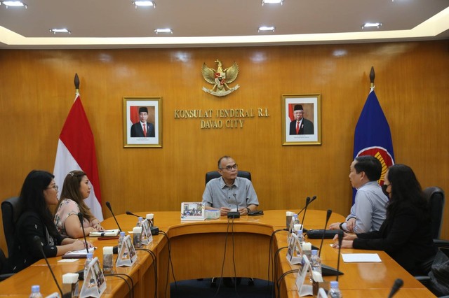 KJRI Davao City di Filipina bertemu dengan perwakilan Cebu Pacific Airlines bahas penerbangan internasional ke Manado, (8/2/2022).  Foto: Dok. KJRI Davao City