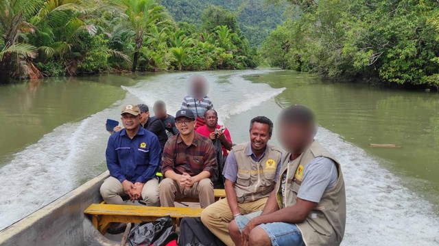 Komisioner Komnas HAM 2017-2022 saat menemui KKB di Papua. Foto: Dok. Pribadi