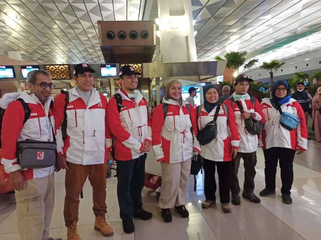 Tim Bedah MER-C Bertolak ke Turki untuk menunaikan tugas kemanusiaan pasca-gempa, Minggu (12/2/2022). Foto: Humas MER-C
