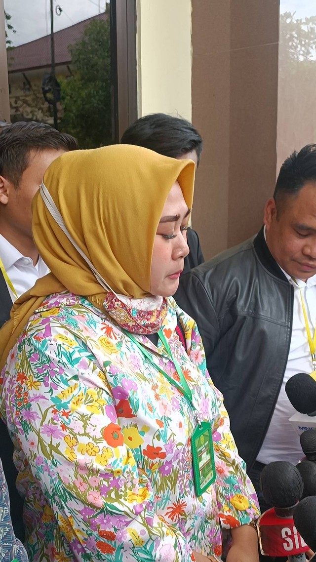 Istri Daus Mini, Shelvie Hana ajukan Gugatan Cerai di PA Depok, Senin (13/2)
 Foto: Giovanni/kumparan
