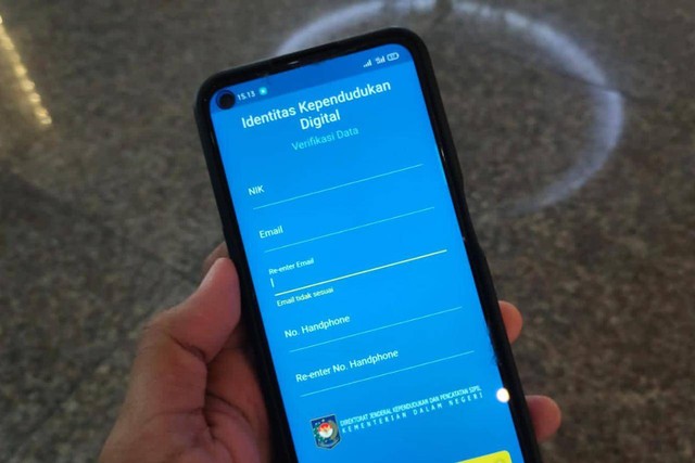 Ilustrasi aplikasi Identitas Kependudukan Digital (IKD) atau KTP digital yang bisa diunduh di playstore android. | Foto : Galih Prihantoro/ Lampung Geh