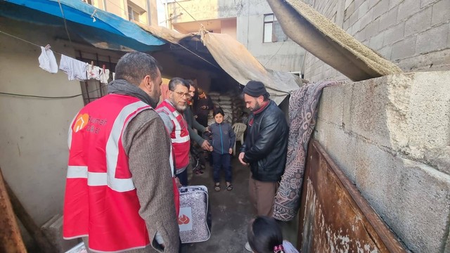Melalui kerjasama dengan Ngo lokal di Turkiye, Rumah Zakat pun akhirnya bisa menyalurkan bantuan kemanusiaan untuk warga Turkiye, pada senin (06/02/2023).
