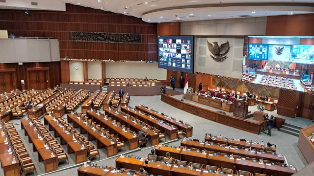 Rapat paripurna pengesahan deputi Gubernur Bank Indonesia, Selasa (14/2/2023). Foto: Annisa Thahira Madina/kumparan