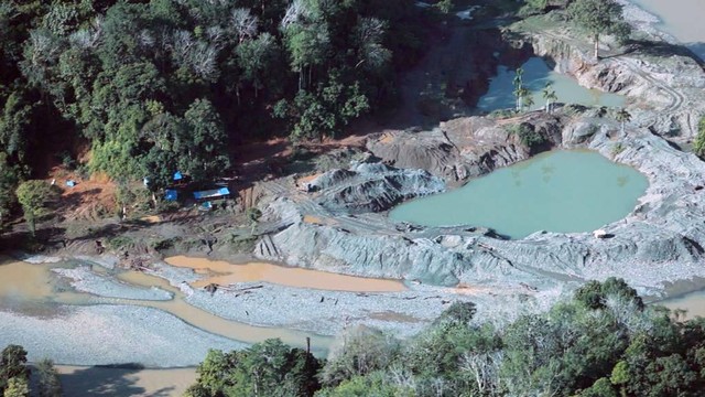 Pertambangan ilegal Aceh dilihat dari udara. Foto: Dok. Dirreskrimsus Polda Aceh