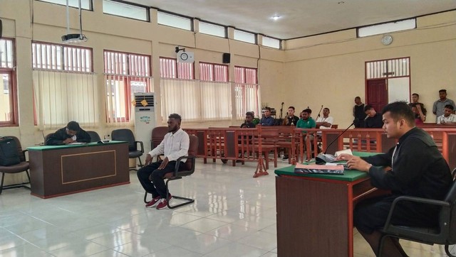 Abraham Fatemte terdakwa pembunuhan anggota TNI AD di Kampung Kisor, Kabupaten Maybrat, divonis 15 tahun penjara, foto: Yanti/BalleoNEWS