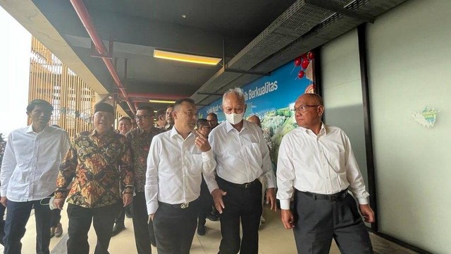 Wakil DPR RI Sufmi Dasco Ahmad meninjau apartemen Meikarta di Cikarang Selatan, Bekasi, Selasa (14/2/2023). Foto: Fariza Rizky Ananda/kumpara