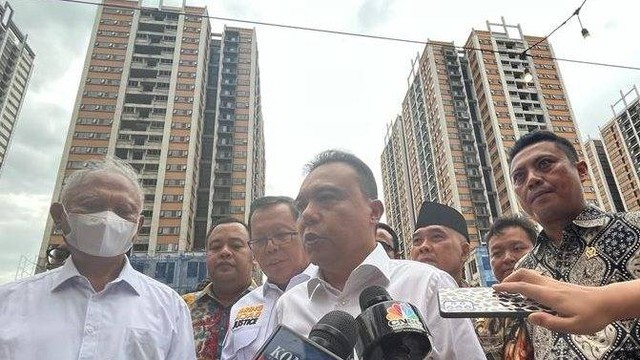 Wakil DPR RI Sufmi Dasco Ahmad meninjau apartemen Meikarta di Cikarang Selatan, Bekasi, Selasa (14/2/2023). Foto: Fariza Rizky Ananda/kumparan