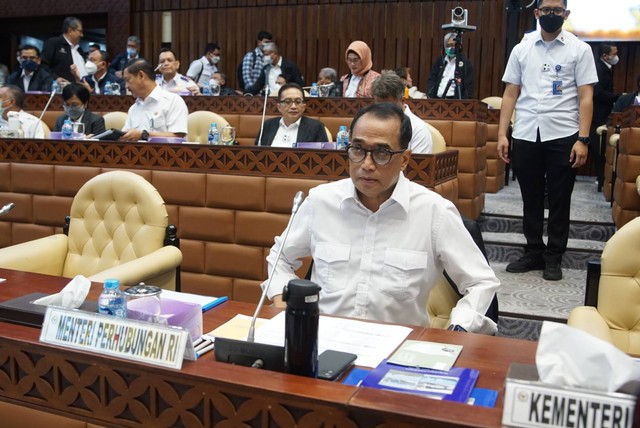 Menteri Perhubungan Budi Karya Sumadi hadiri rapat bersama Komisi V DPR RI, BNPB, dan Korlantas di Kompleks Gedung DPR RI, Rabu (15/2). Foto: Iqbal Firdaus/kumparan