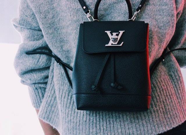 Ilustrasi Louis Vuitton menjadi salah satu brand fashion termahal di dunia. Foto: Unsplash.com/ Korie Cull