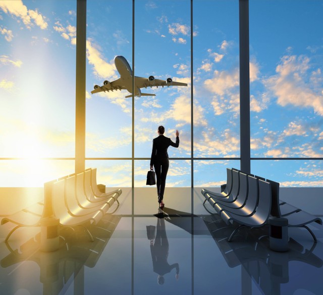 Ilustrasi penumpang di bandara. Foto: Shutterstock