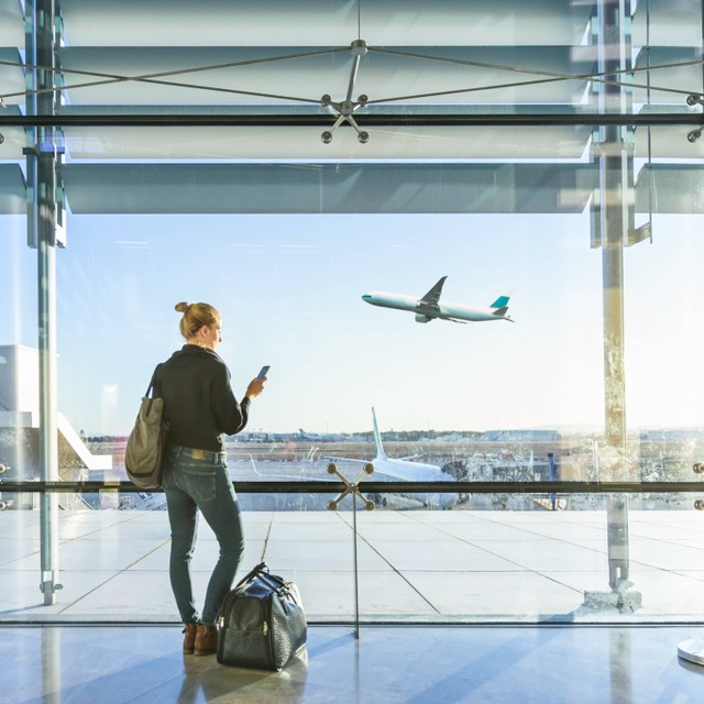 Ilustrasi penumpang di bandara. Foto: Shutterstock