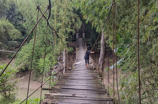 Miris! Jembatan Gantung Penghubung Dua Desa di Bojonegoro ini Nyaris Putus